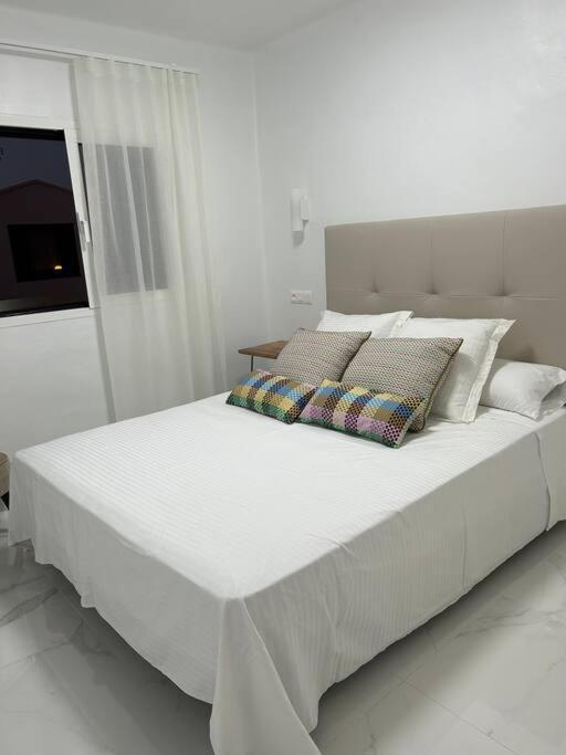 Moderno Apartamento Cerca Al Mar Tías Esterno foto