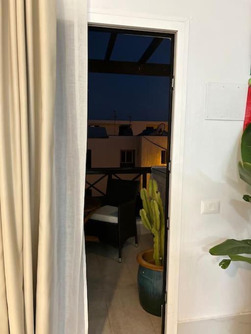 Moderno Apartamento Cerca Al Mar Tías Esterno foto