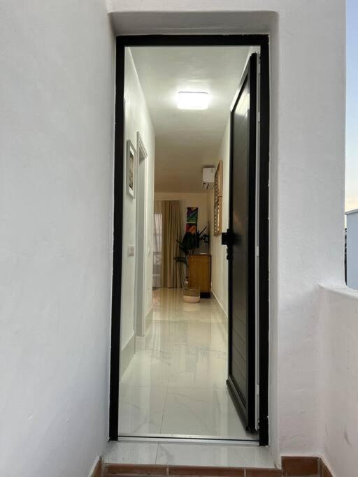 Moderno Apartamento Cerca Al Mar Tías Esterno foto
