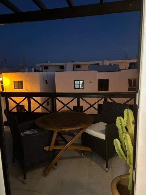 Moderno Apartamento Cerca Al Mar Tías Esterno foto